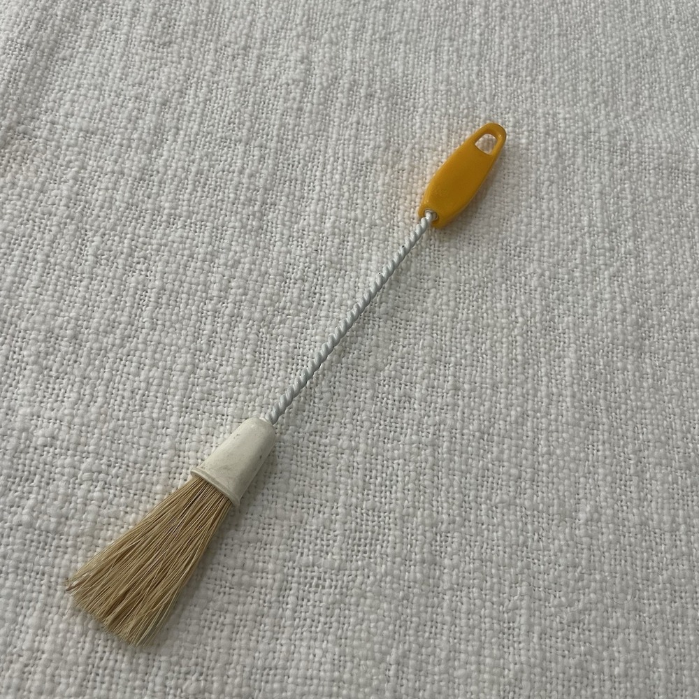 Vtg Kellogg Quality Basting Brush‎ Yellow Wire plastic Handle BBQ Cook Out